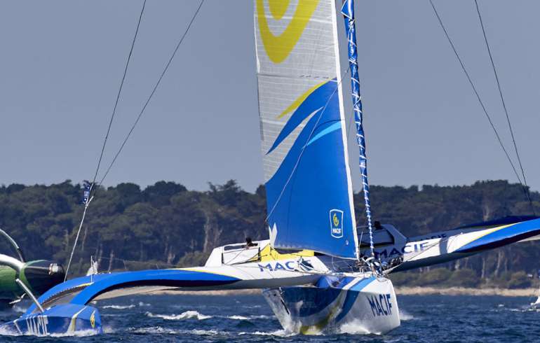 Ultimes entraînements entre trois trimarans