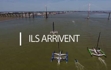 Arrivée des Trimarans Ultimes sous le Pont de St Nazaire