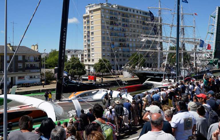 H-2 avant un départ entre un titan et quatre géants